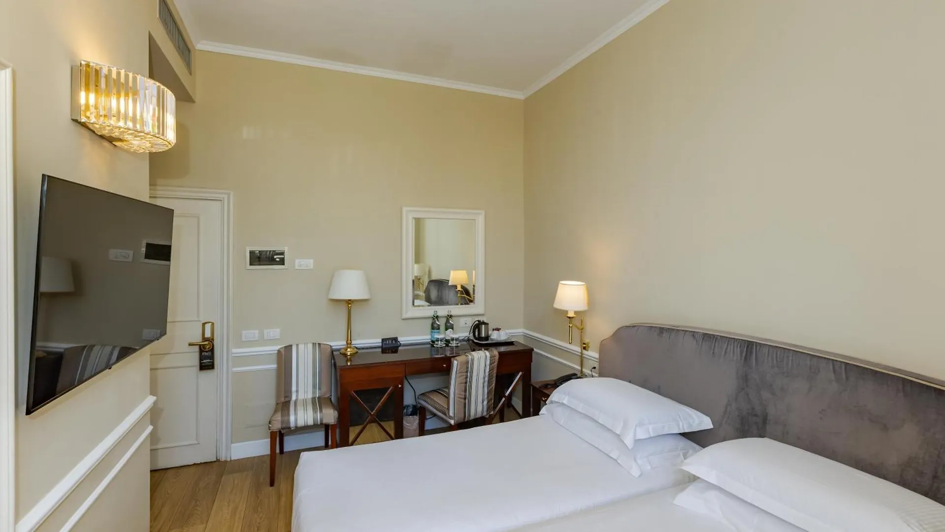 Fh55 Hotel Calzaiuoli Florence 4*,  Italy